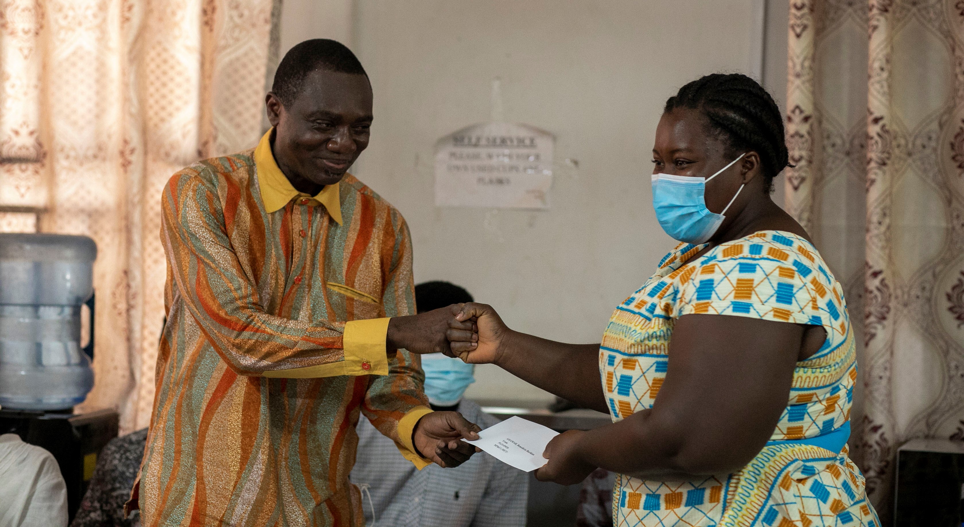 21 Outstanding Female Students From College Of Science Receive Financial Support